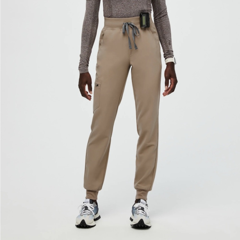 figs zamora high waisted 2.0 petite jogger scrub pants in latte